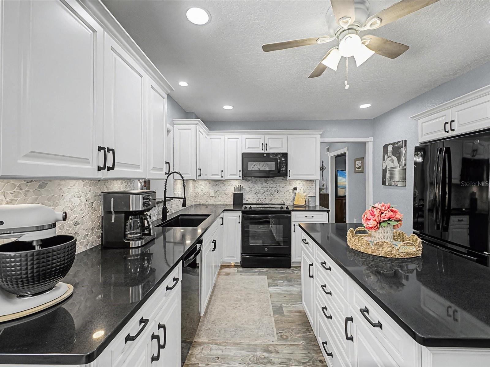 Image 3 of 56 For 24420 Lanark Road