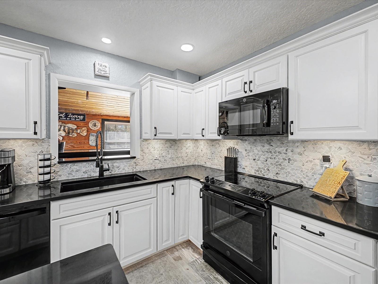 Image 7 of 56 For 24420 Lanark Road