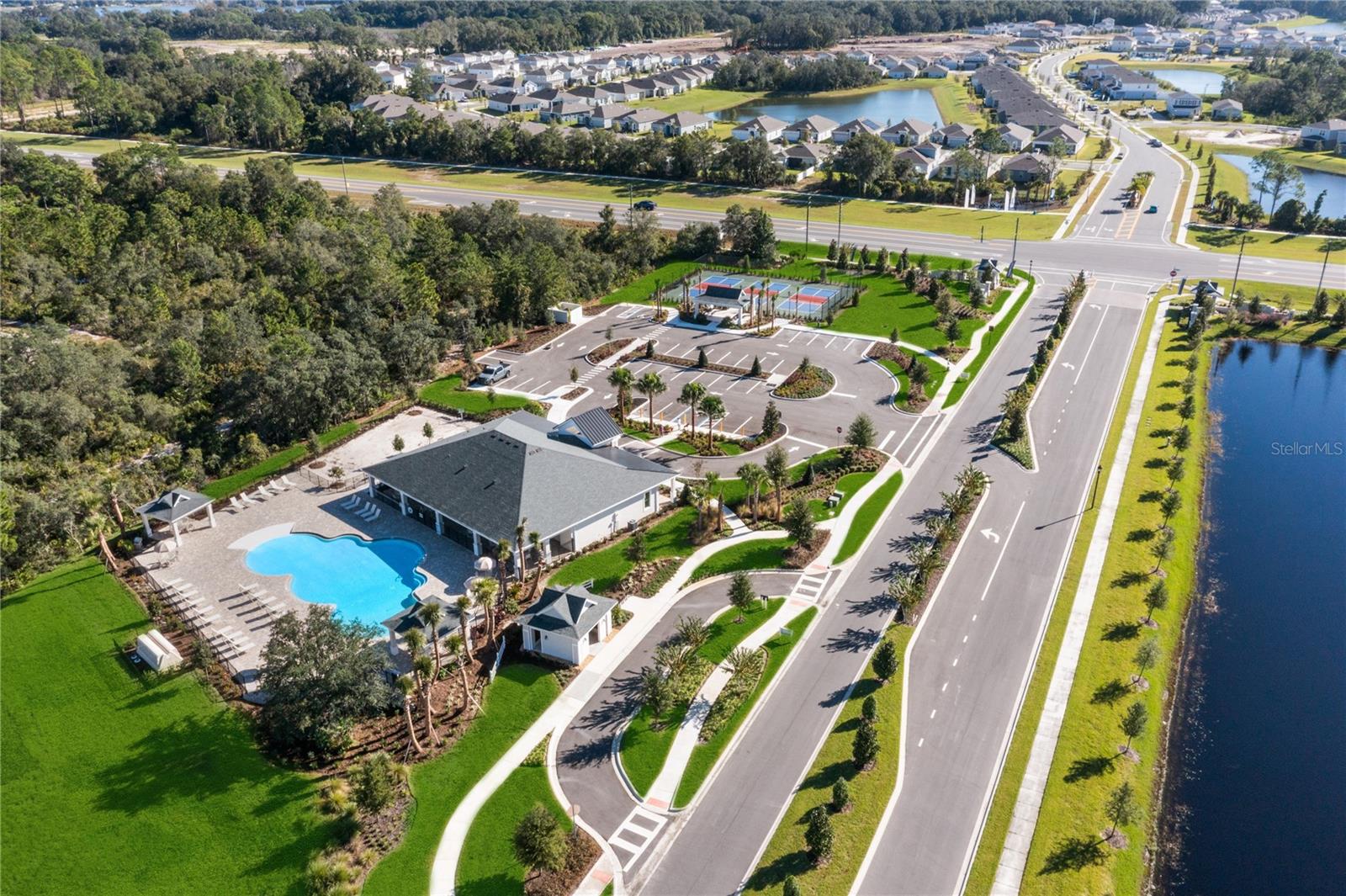 Listing photo id 19 for 1629 Lake Reserve Drive