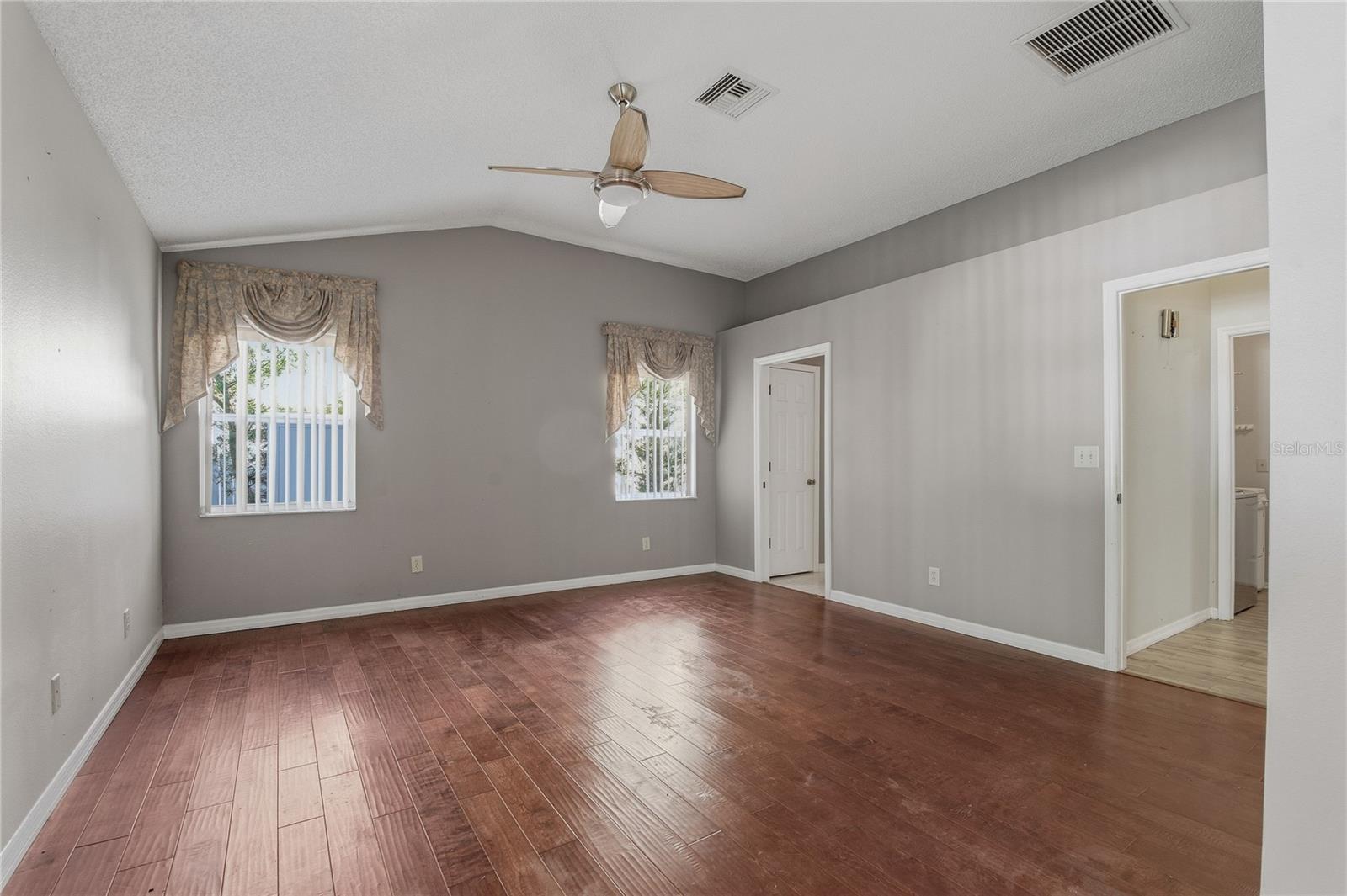 Image 15 of 34 For 4874 Mill Run Drive