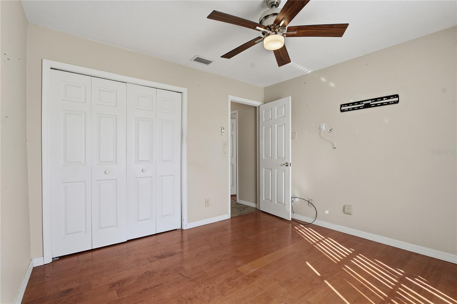 Image 22 of 34 For 4874 Mill Run Drive