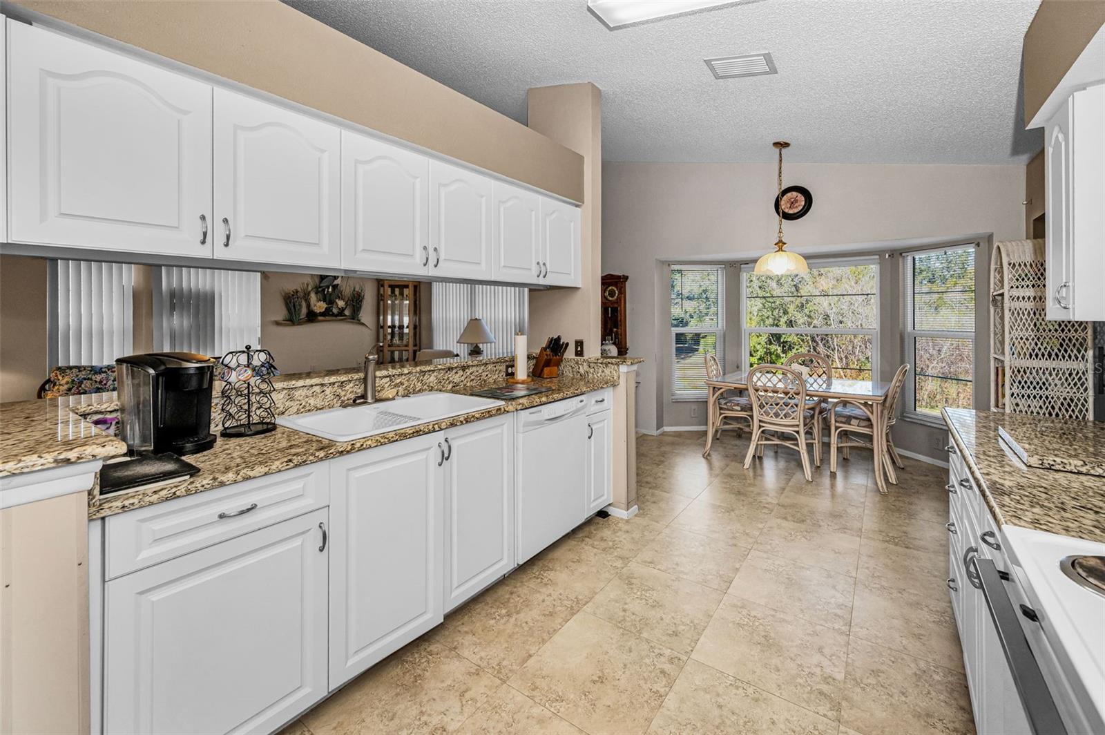 Image 17 of 77 For 9625 Oakwood Hills Court