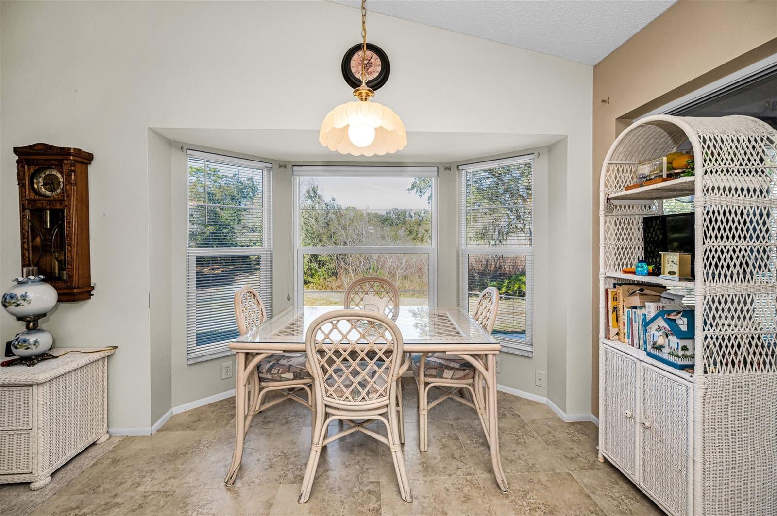 Image 18 of 77 For 9625 Oakwood Hills Court