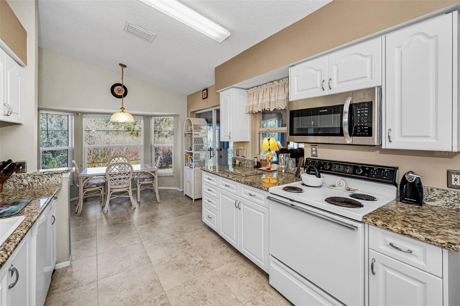 Image 19 of 77 For 9625 Oakwood Hills Court