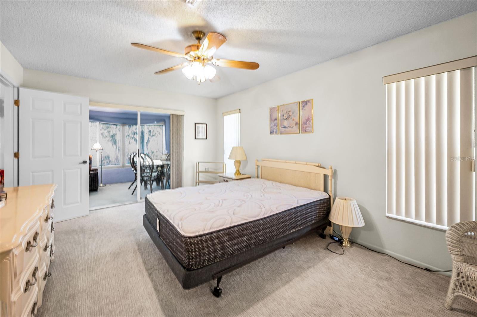 Image 25 of 77 For 9625 Oakwood Hills Court