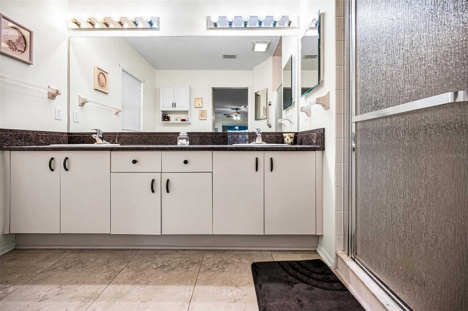 Image 26 of 77 For 9625 Oakwood Hills Court