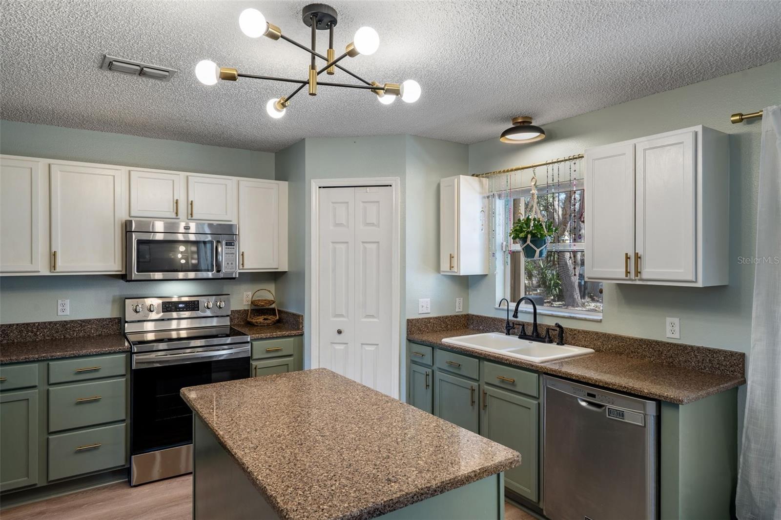 Image 16 of 46 For 11258 Lomita Wren Road