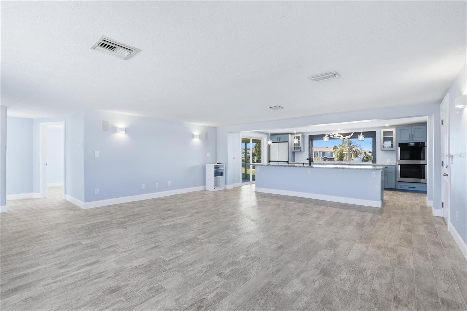 Image 14 of 62 For 13701 Maria Drive