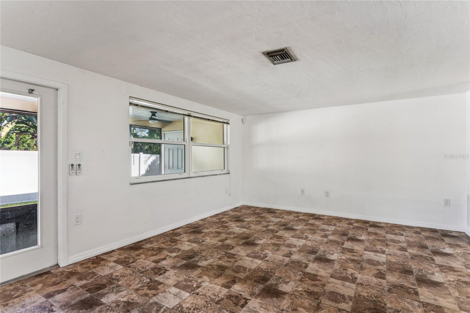 Image 4 of 26 For 6724 Crossbow Lane