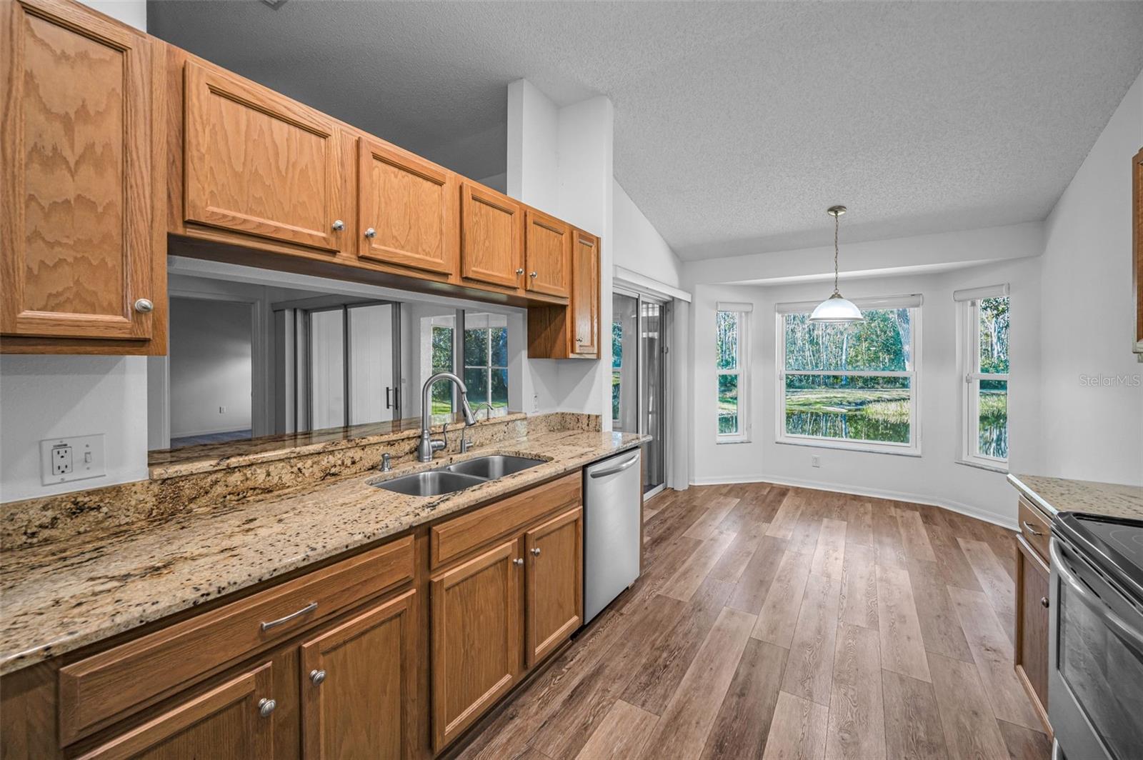 Image 16 of 100 For 1549 Arlington Oaks Court