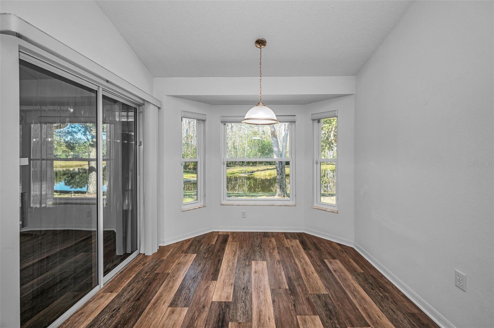 Image 17 of 100 For 1549 Arlington Oaks Court