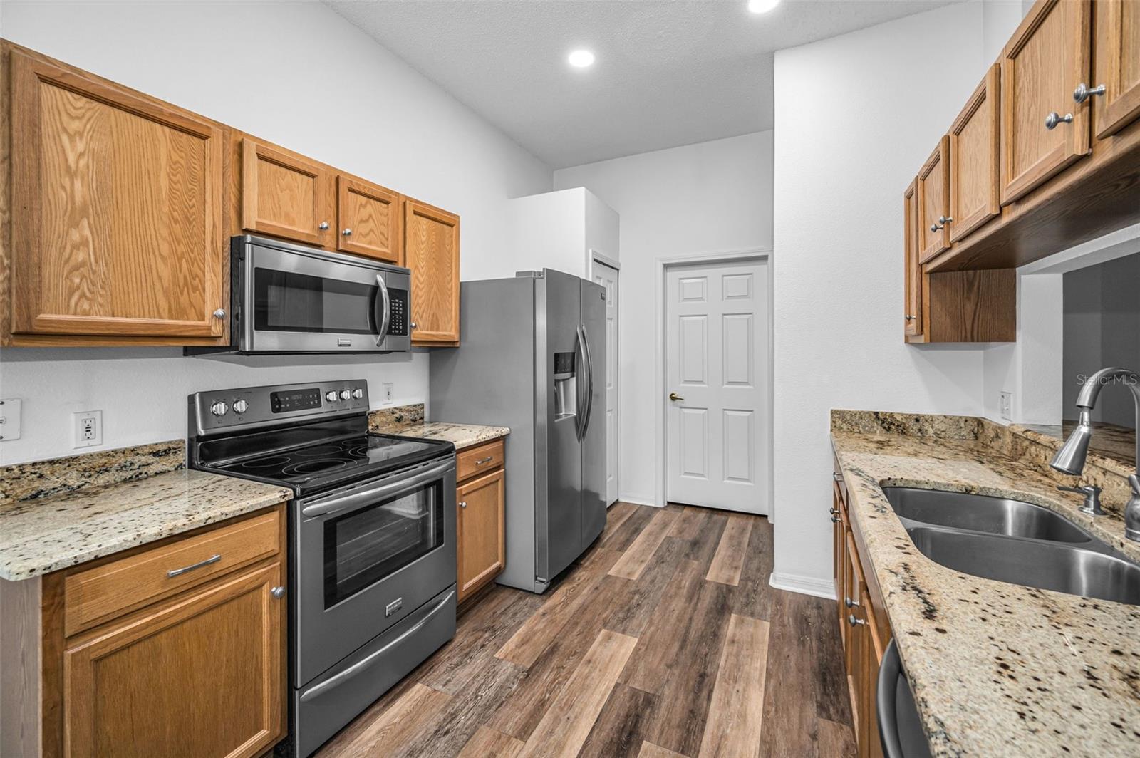 Image 20 of 100 For 1549 Arlington Oaks Court