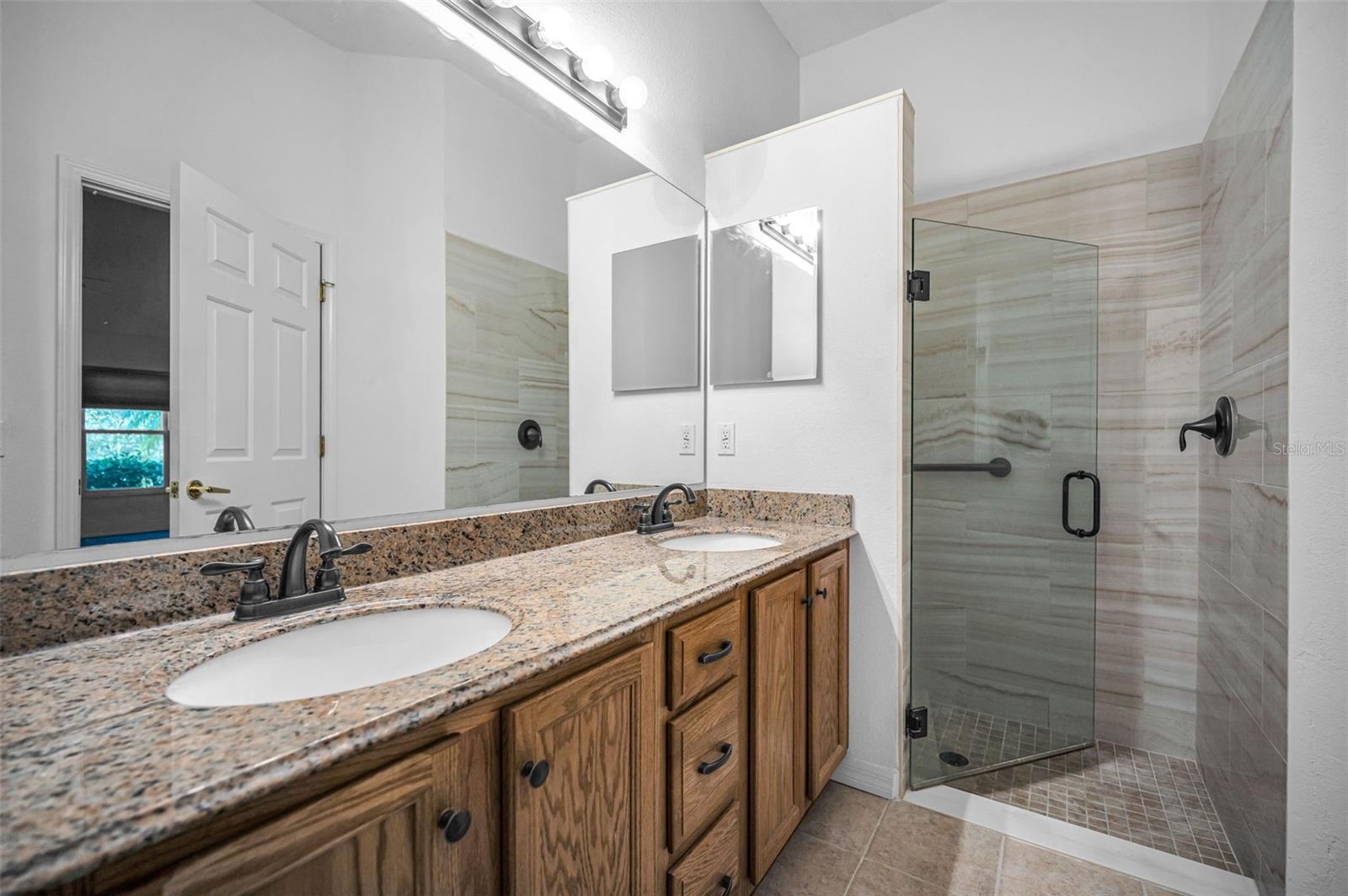 Image 23 of 100 For 1549 Arlington Oaks Court