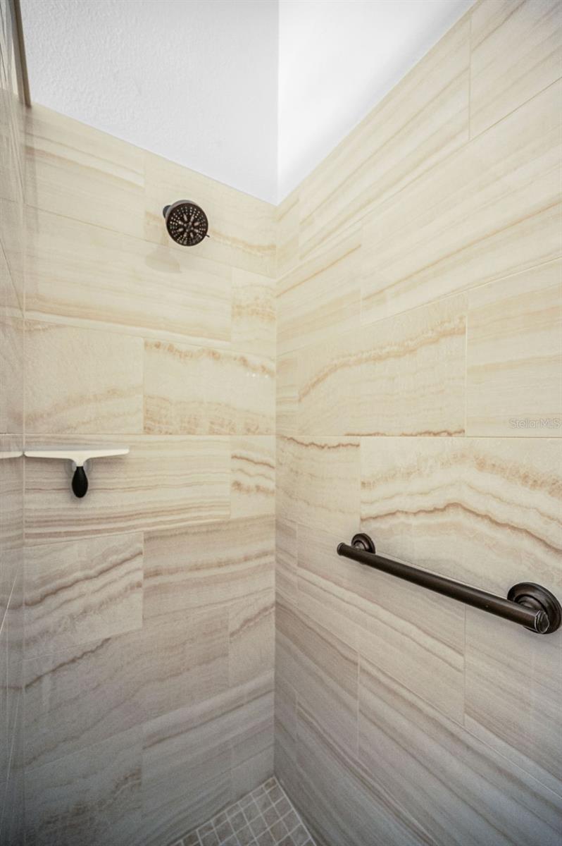 Image 24 of 100 For 1549 Arlington Oaks Court