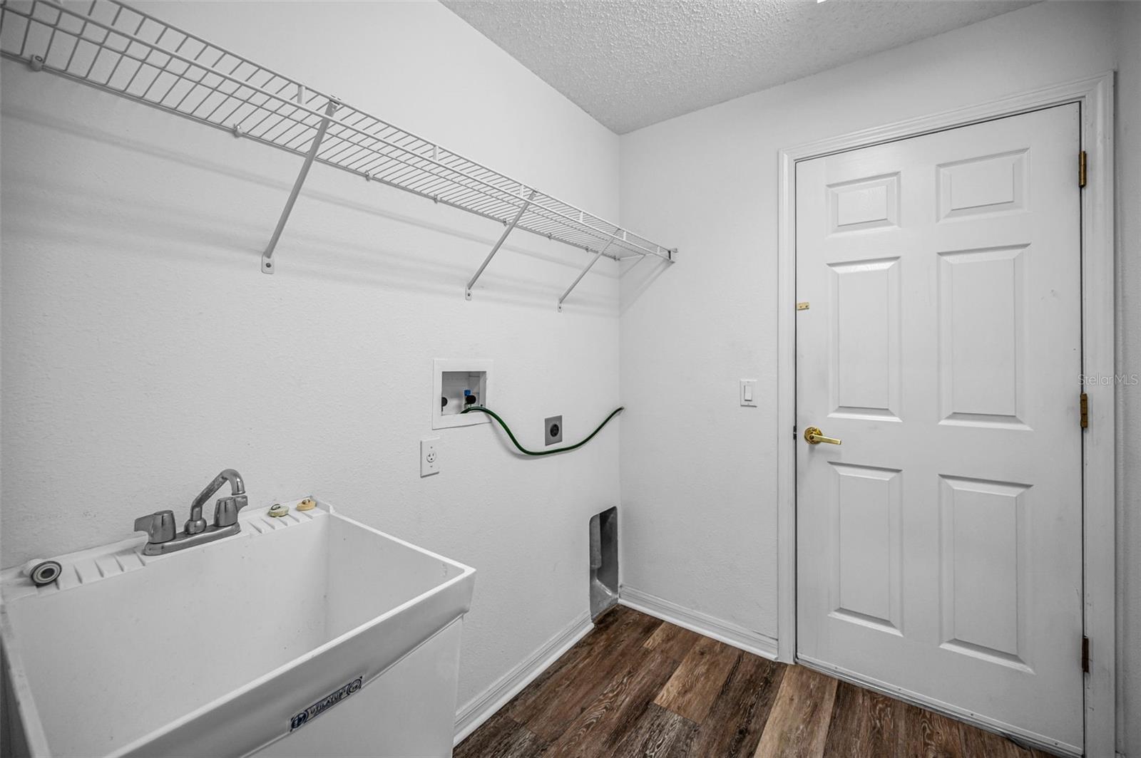 Image 30 of 100 For 1549 Arlington Oaks Court