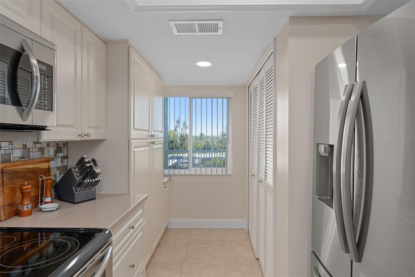 Image 17 of 65 For 4550 Bay Boulevard 1211