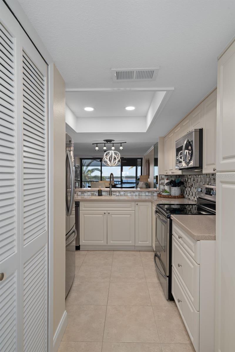 Image 19 of 65 For 4550 Bay Boulevard 1211