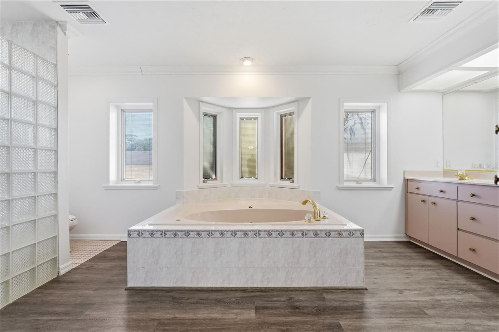 Image 37 of 80 For 4610 Southern Street