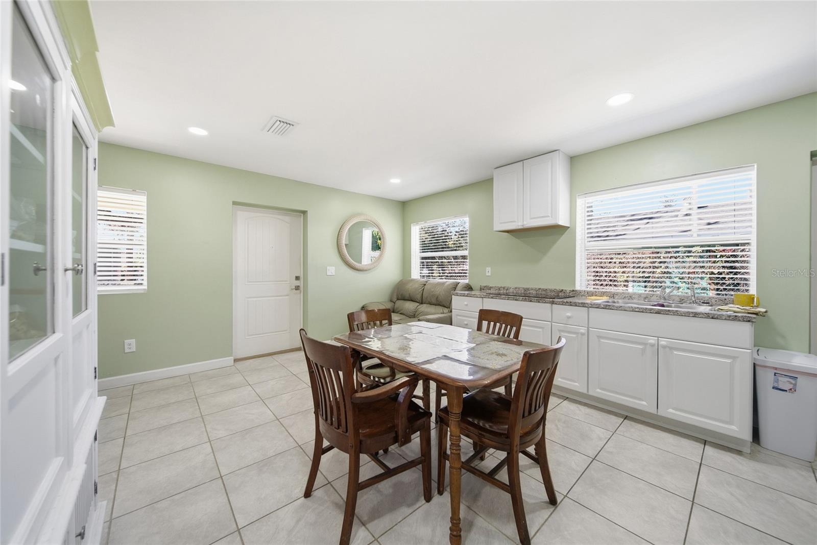 Image 11 of 27 For 1420 19th Avenue W