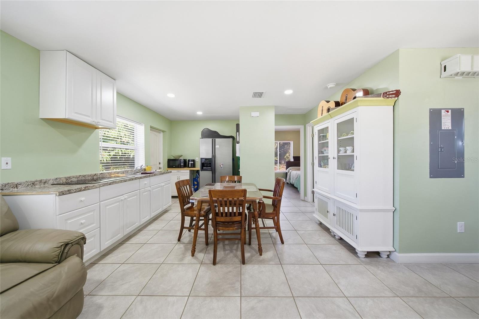 Image 12 of 27 For 1420 19th Avenue W