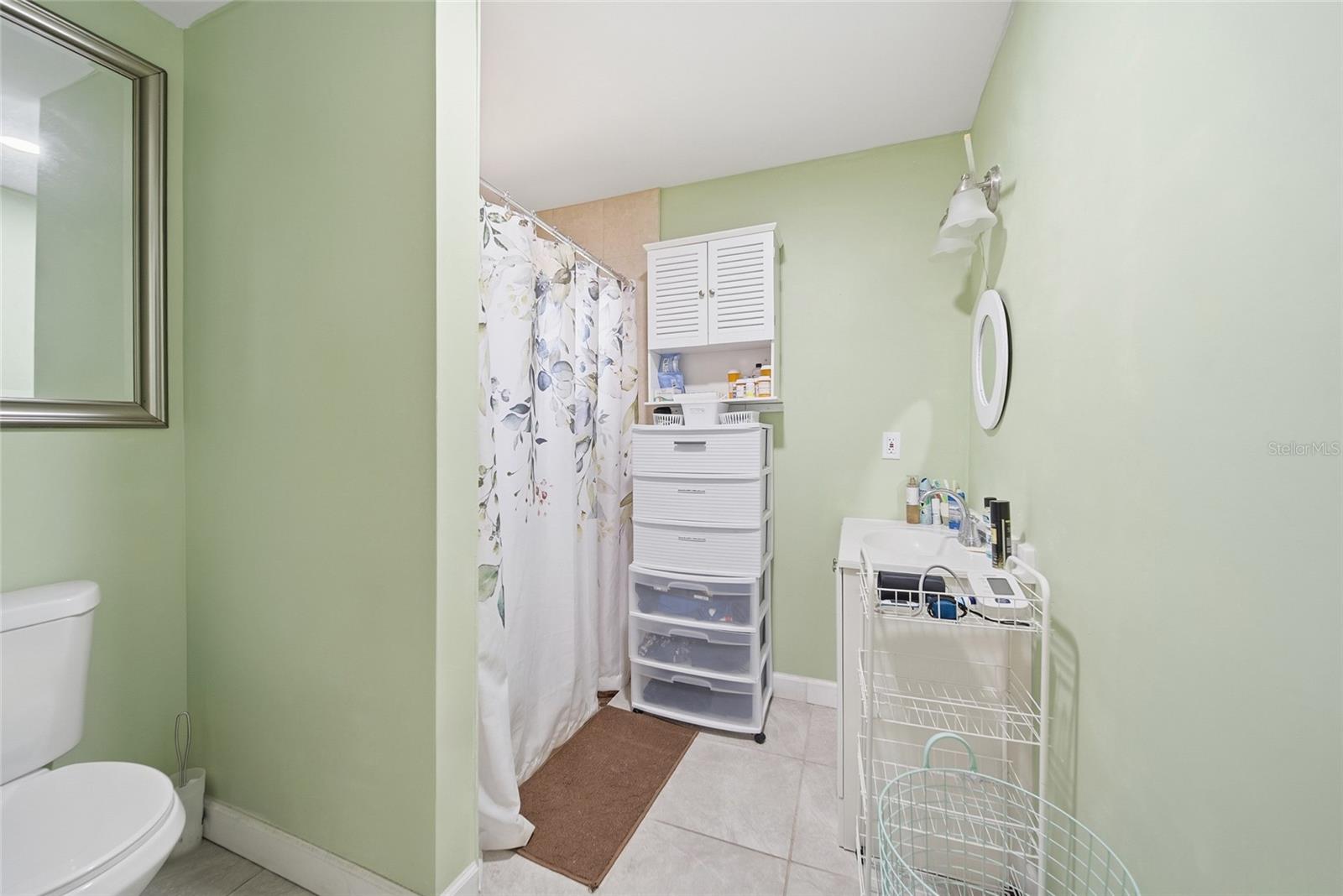 Image 15 of 27 For 1420 19th Avenue W