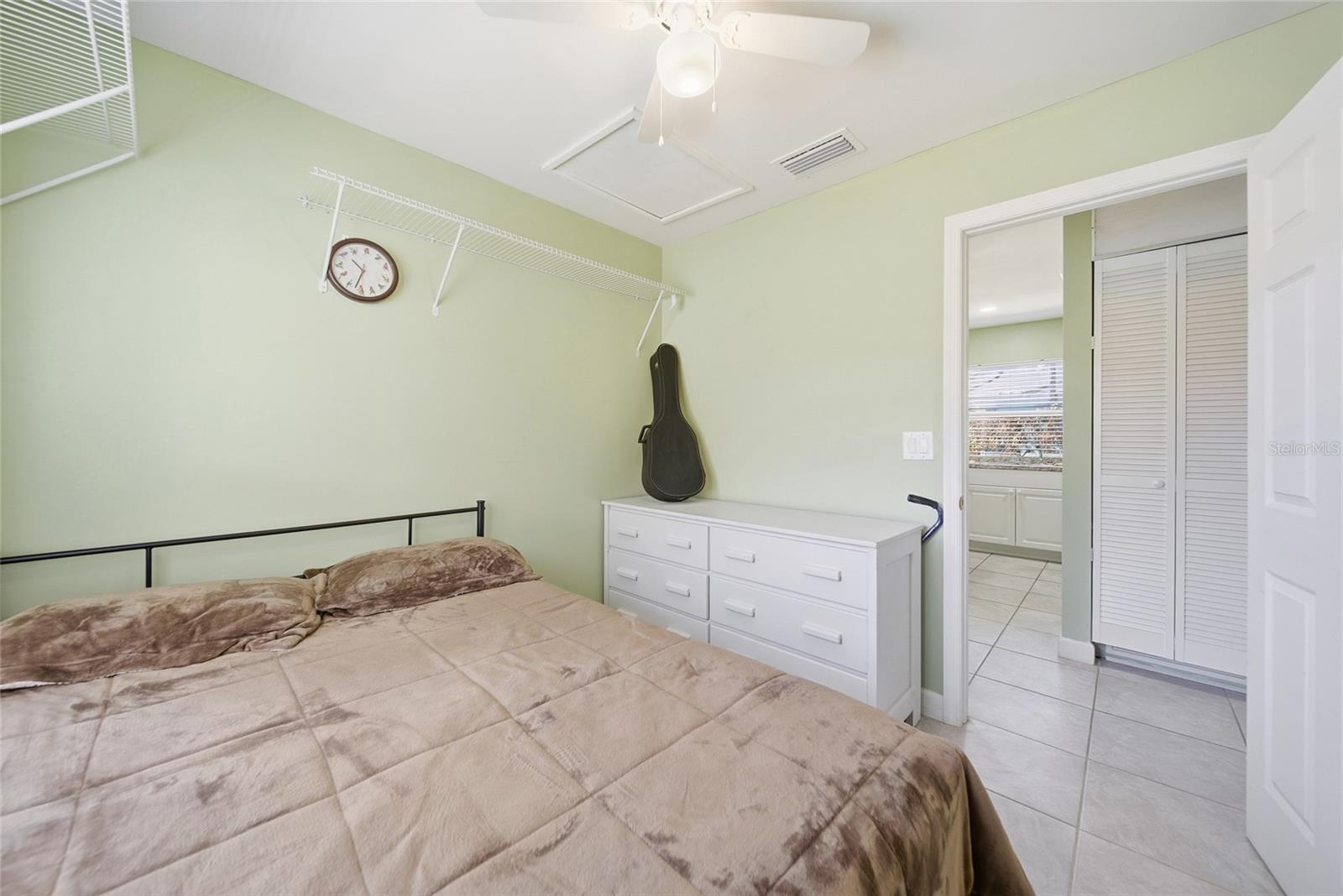 Image 17 of 27 For 1420 19th Avenue W