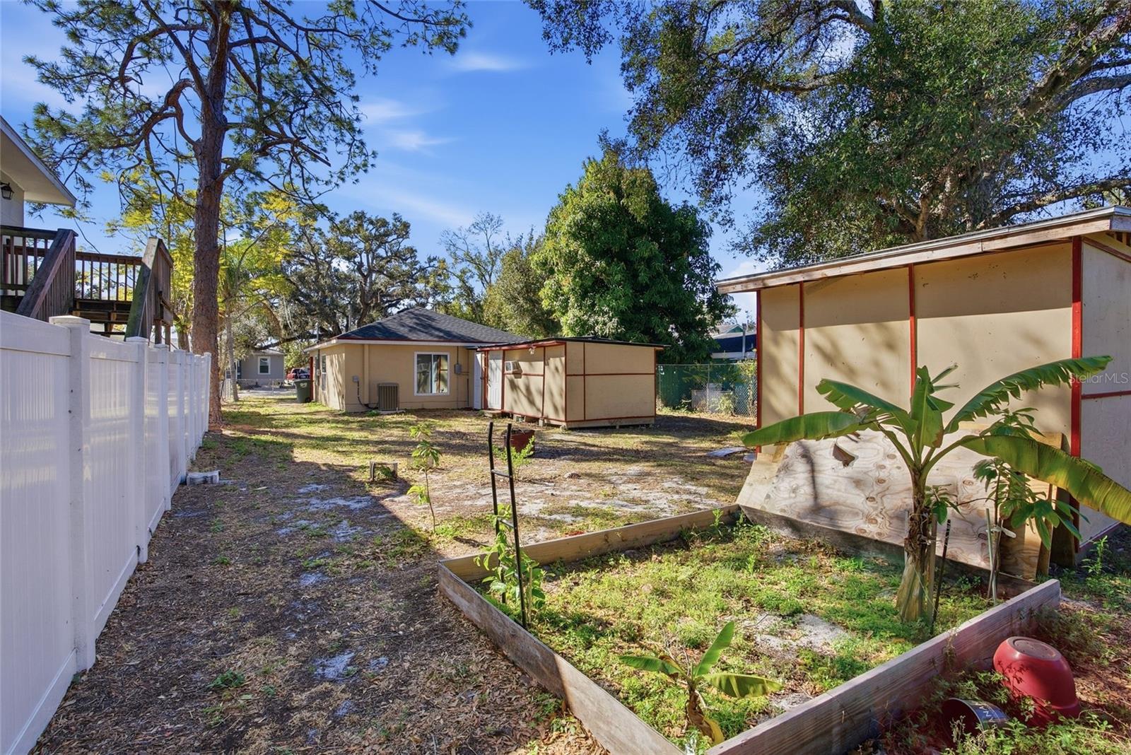 Image 18 of 27 For 1420 19th Avenue W