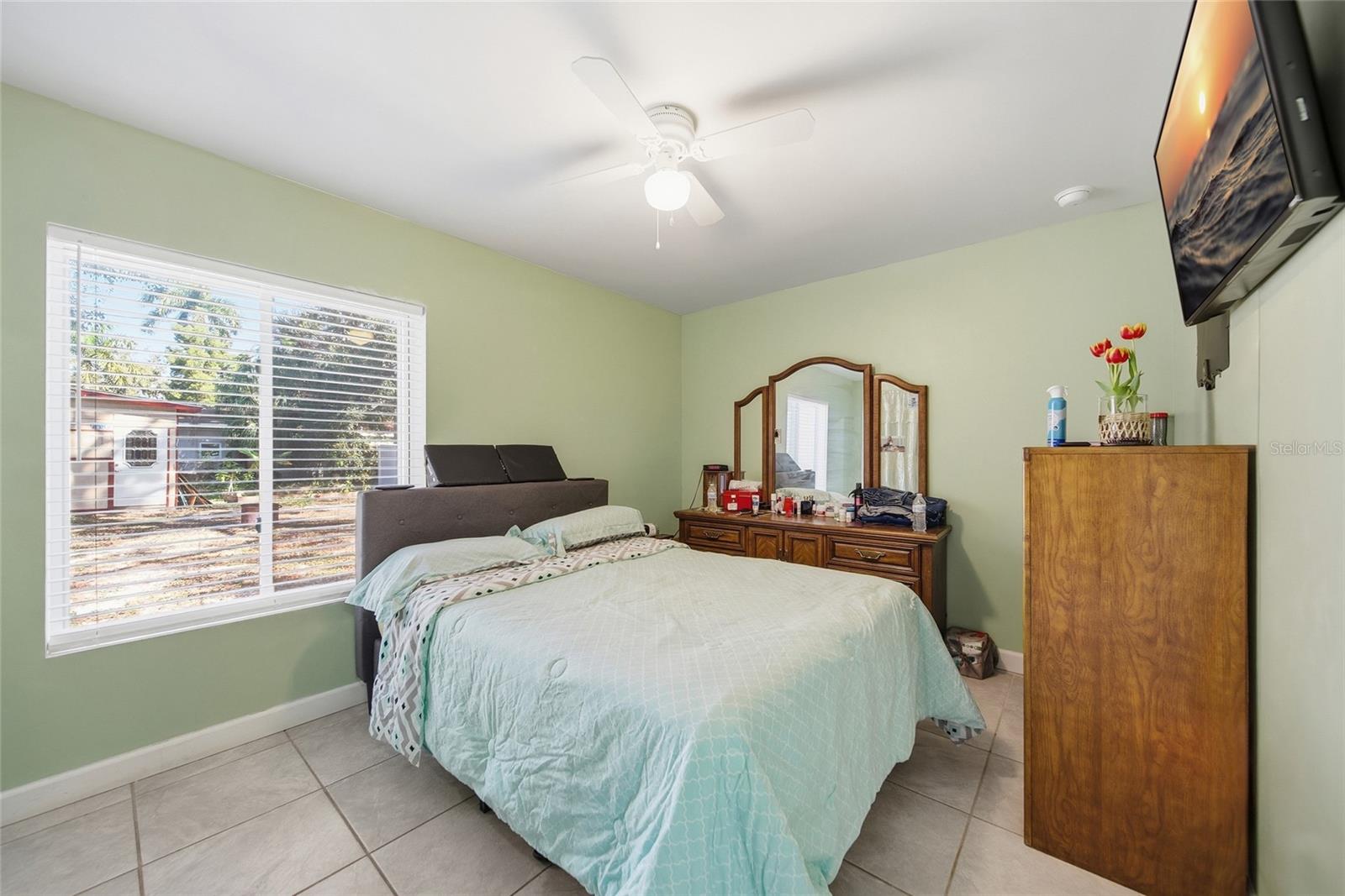 Image 5 of 27 For 1420 19th Avenue W