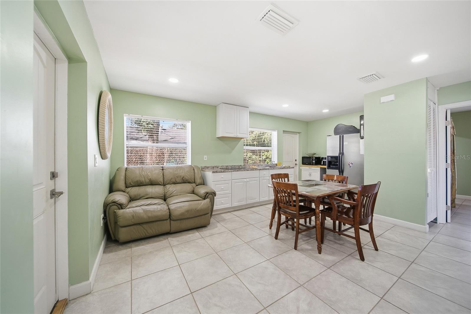 Image 8 of 27 For 1420 19th Avenue W