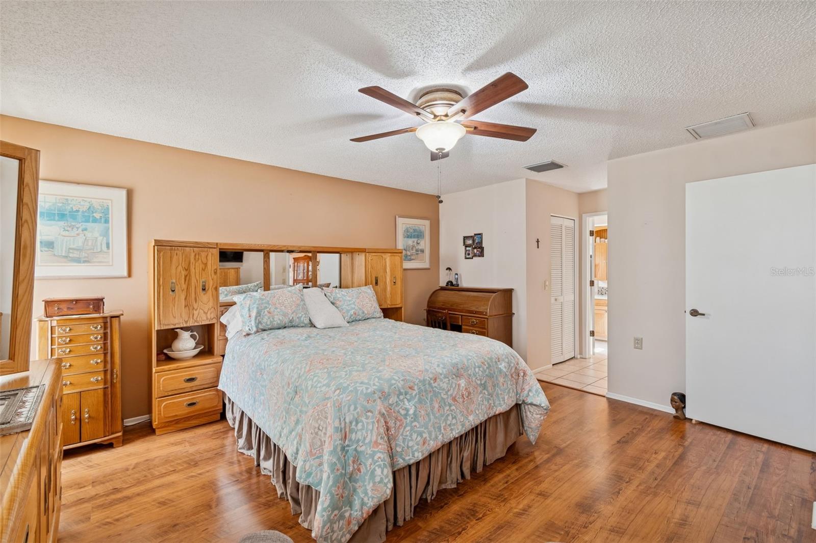 Image 17 of 37 For 4736 Portland Manor Drive