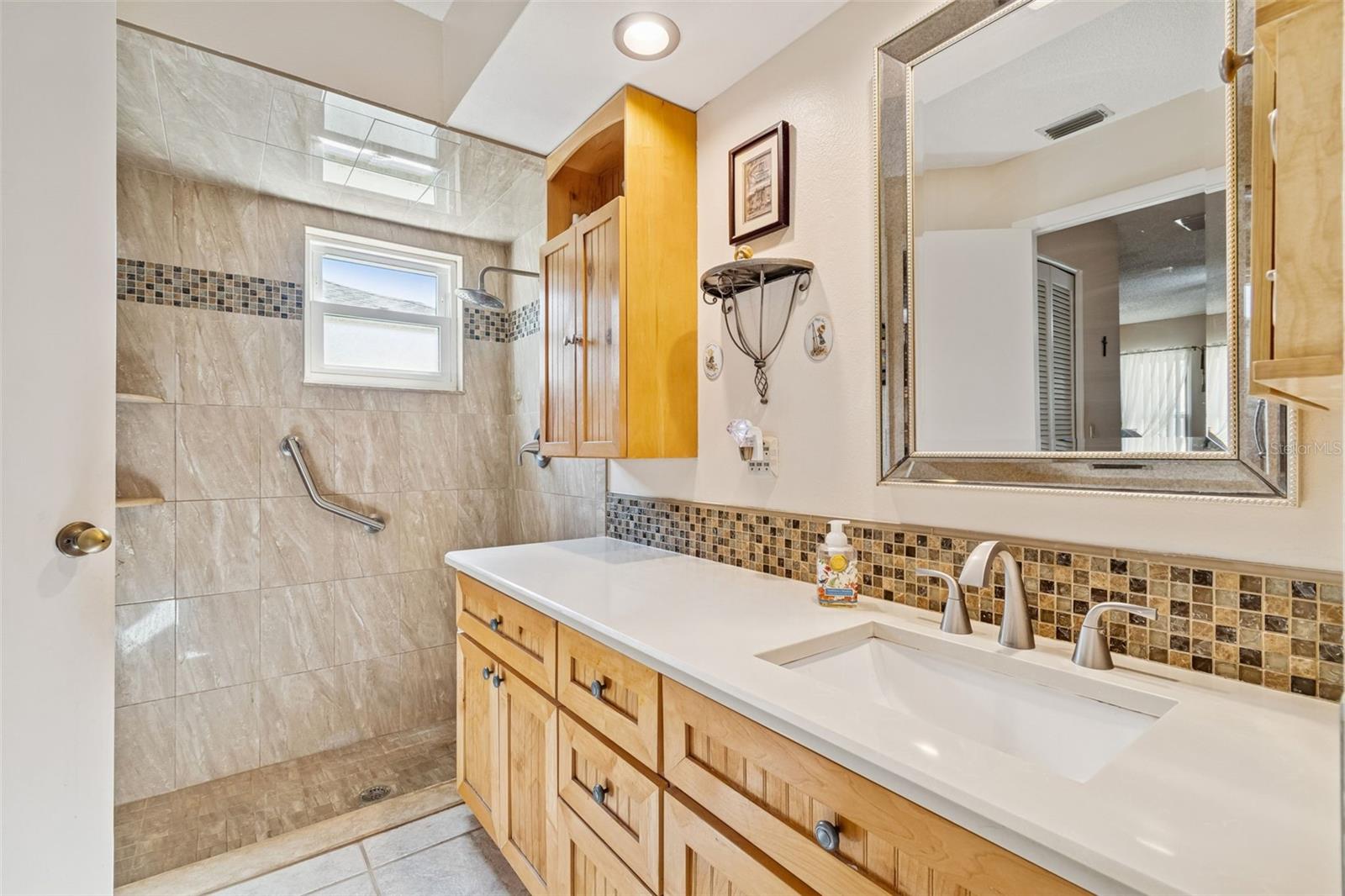 Image 18 of 37 For 4736 Portland Manor Drive