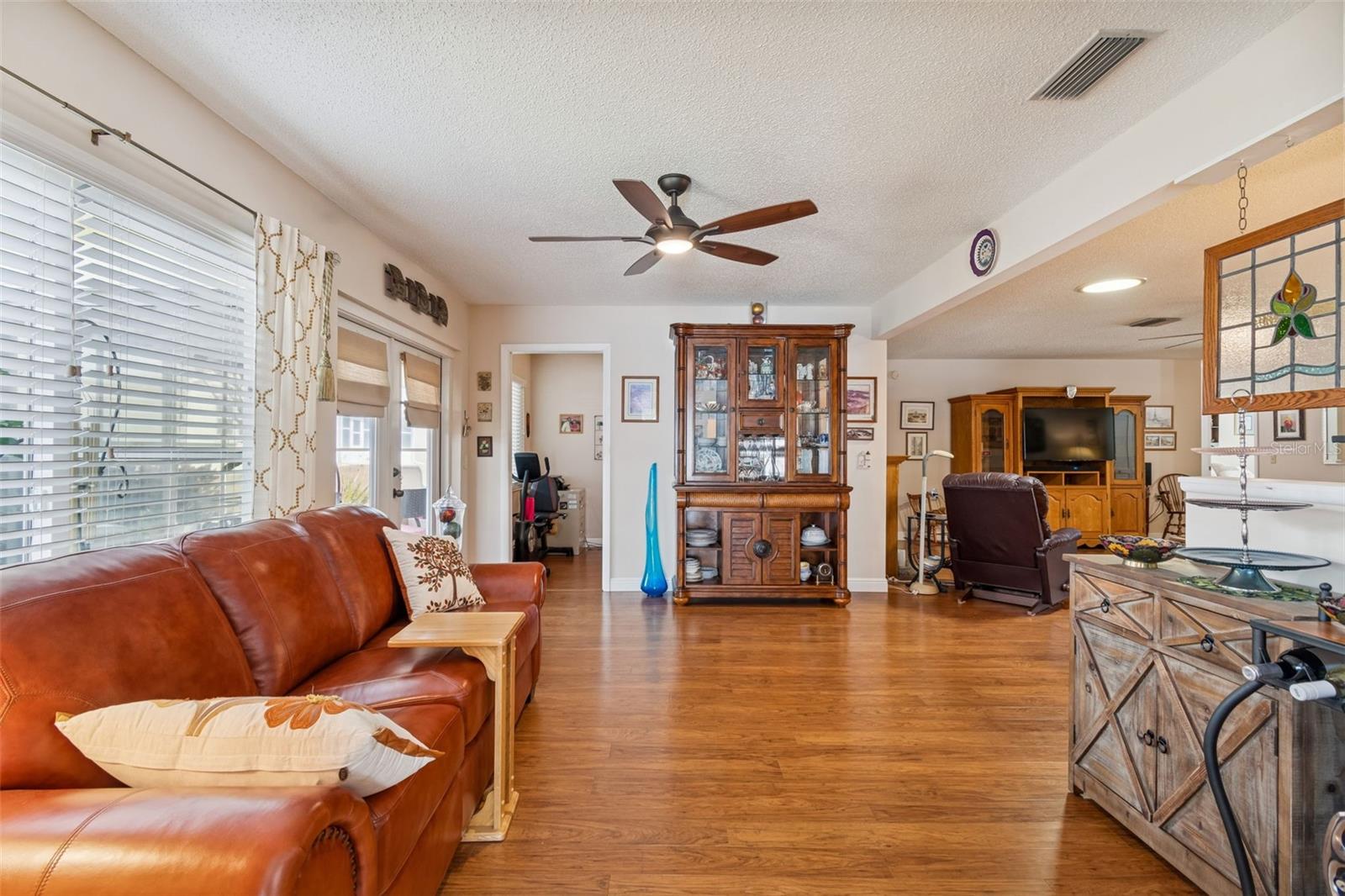 Image 9 of 37 For 4736 Portland Manor Drive