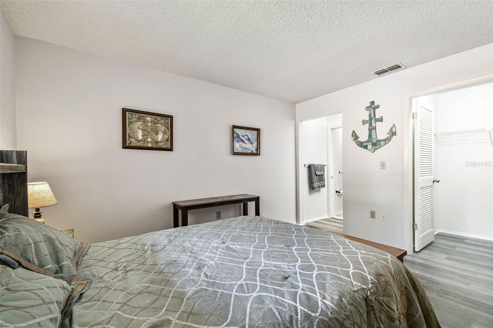 Image 27 of 100 For 7433 Greystone Drive 7433