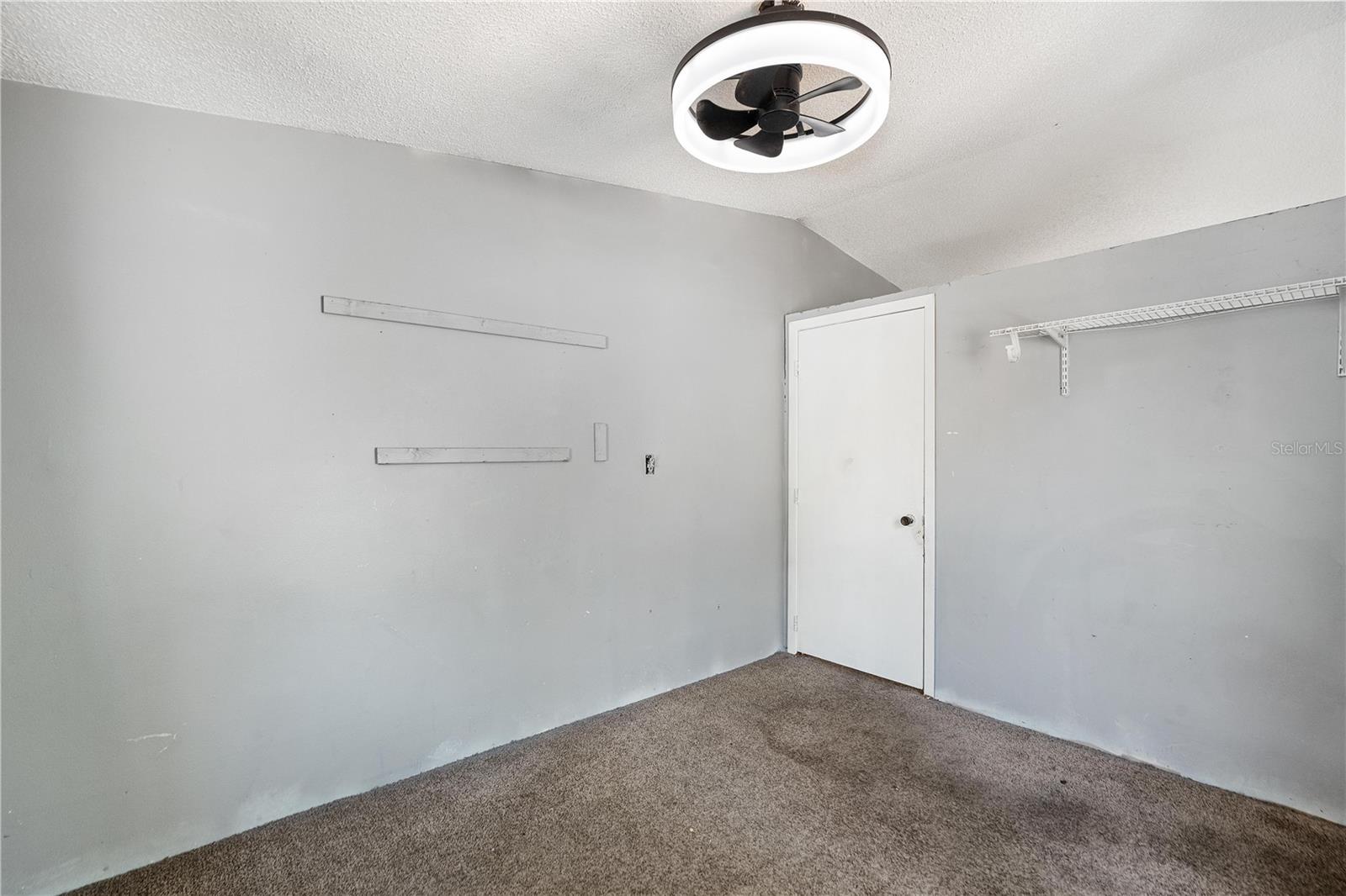 Listing photo id 13 for 8811 Marigold Drive