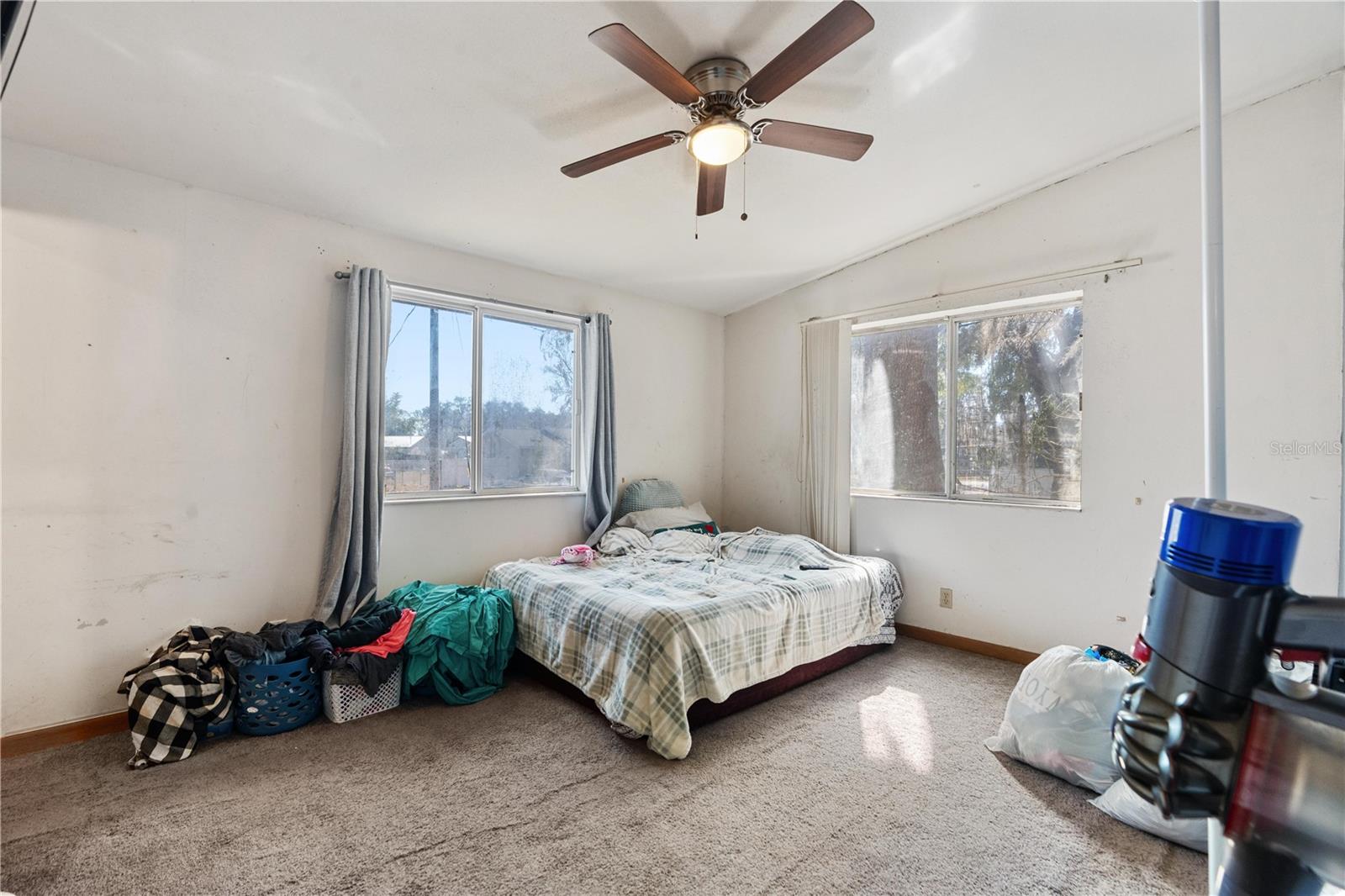 Listing photo id 17 for 8811 Marigold Drive