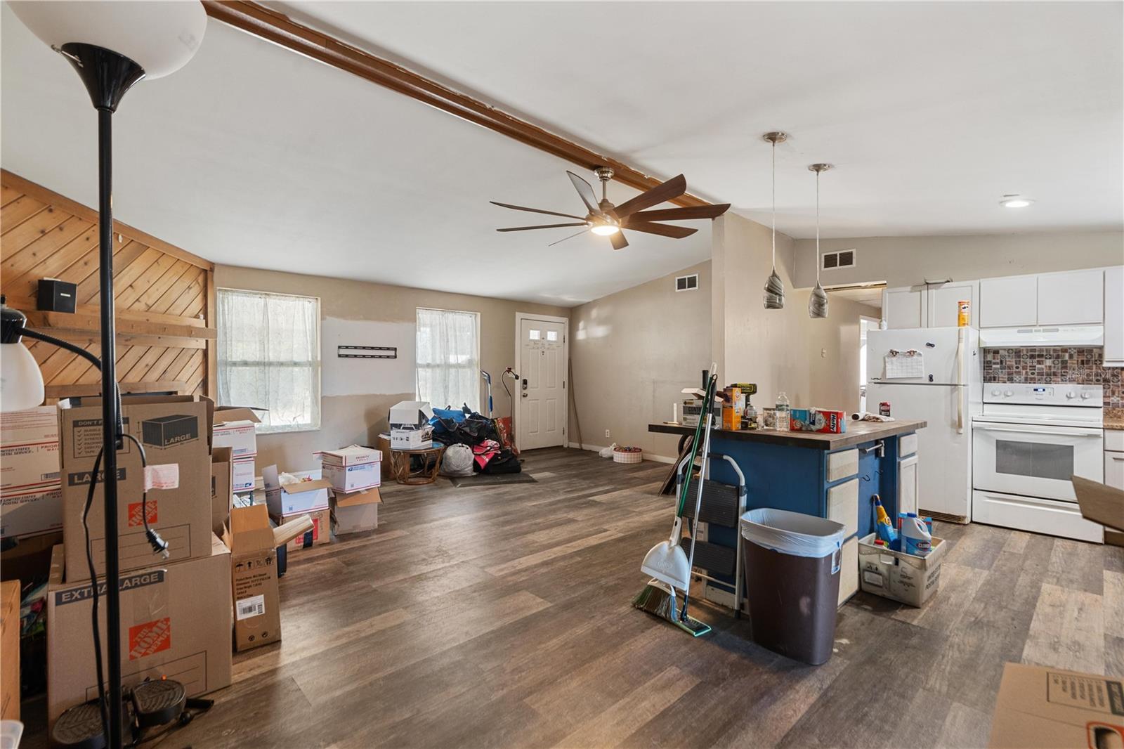 Listing photo id 0 for 8811 Marigold Drive