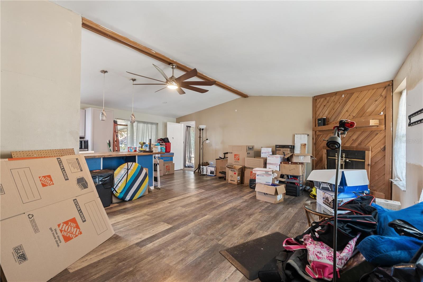 Listing photo id 2 for 8811 Marigold Drive