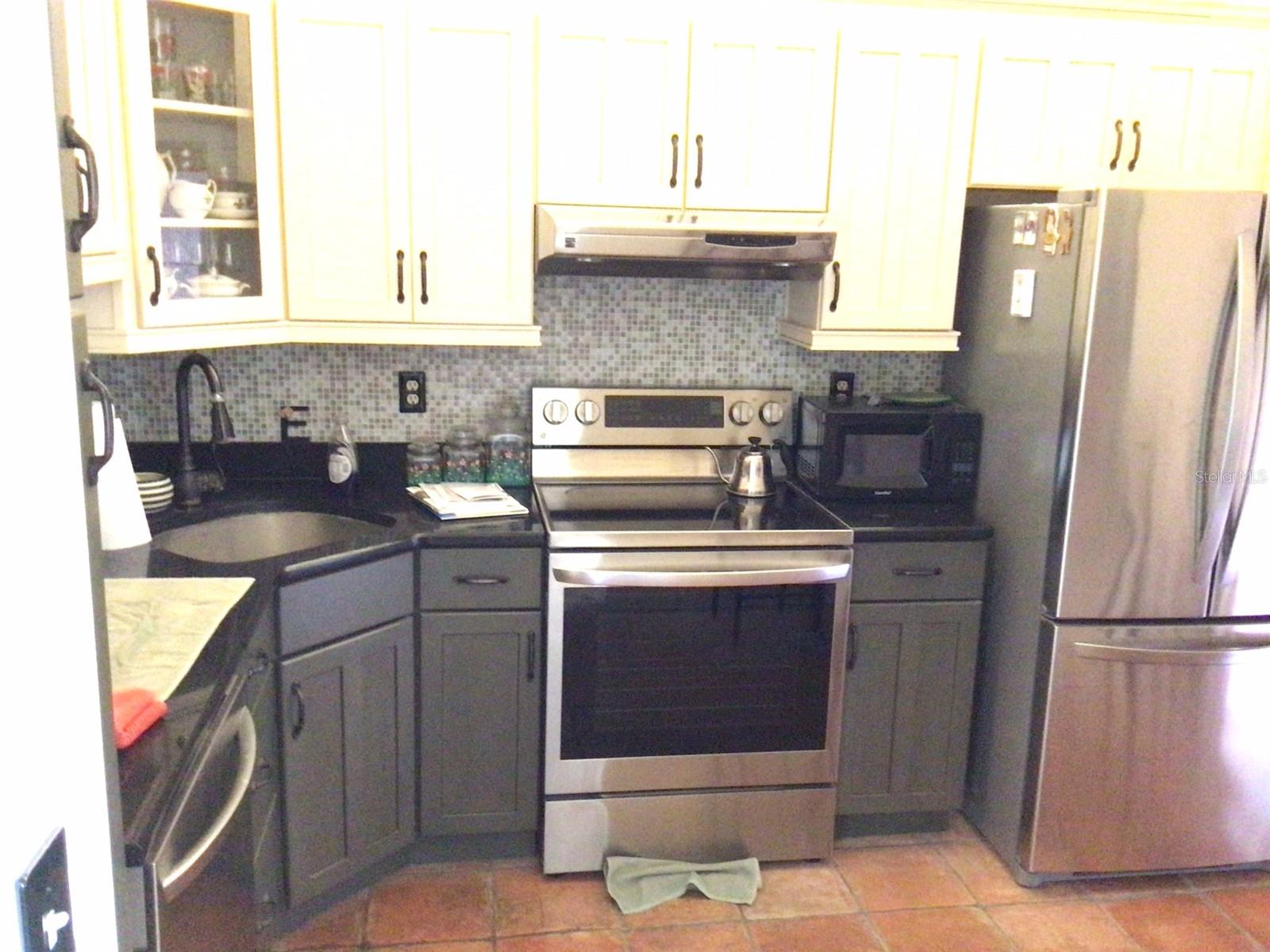 Listing photo id 1 for 3113 Lake Pine Way E