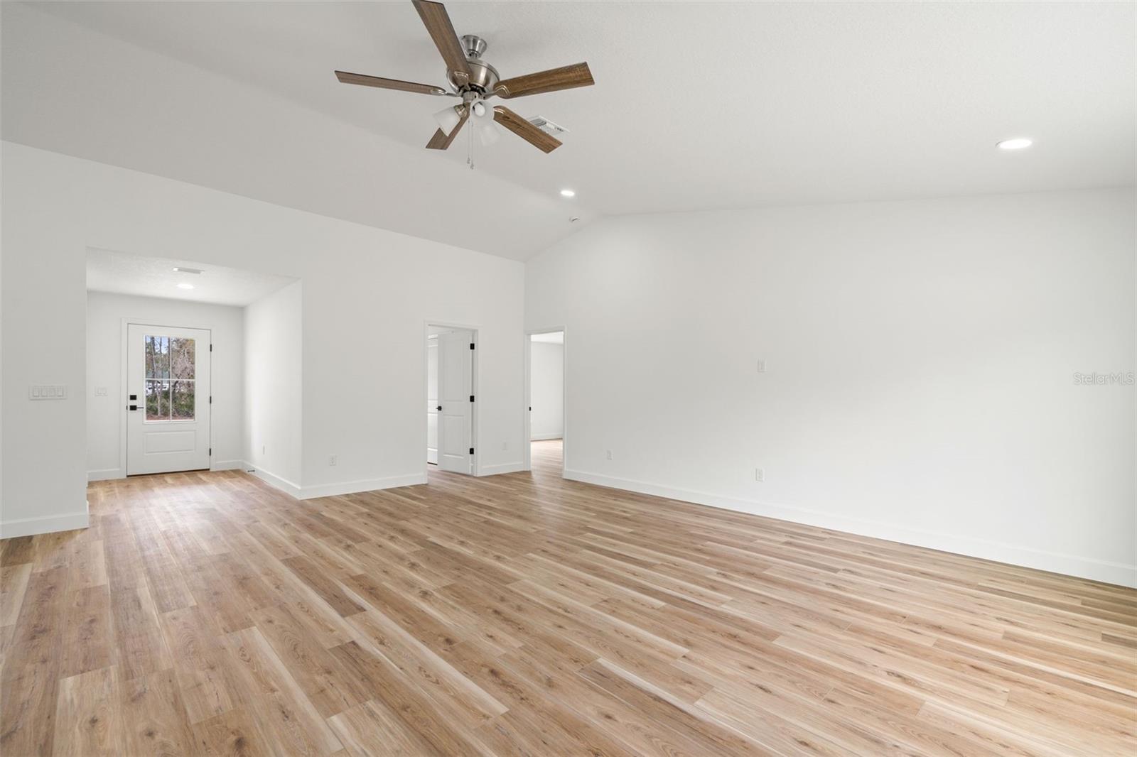 Listing photo id 14 for 14586 Mocking Wren Road