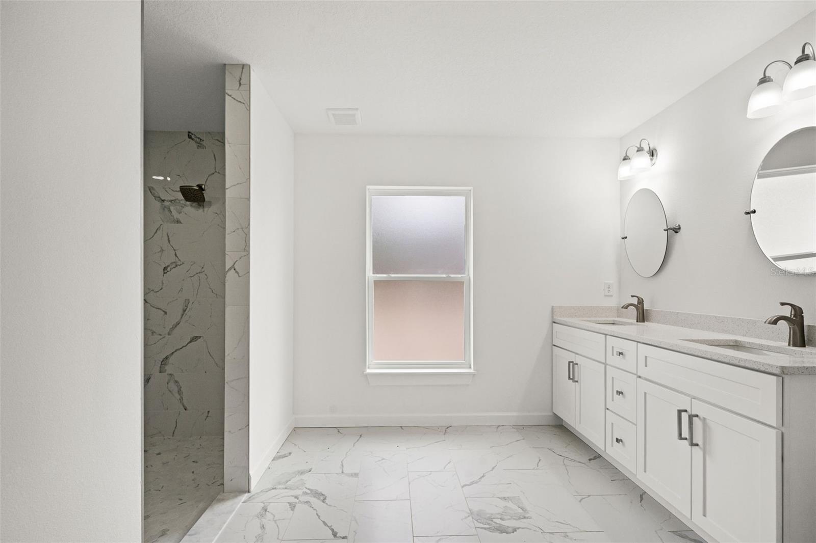 Listing photo id 33 for 14586 Mocking Wren Road