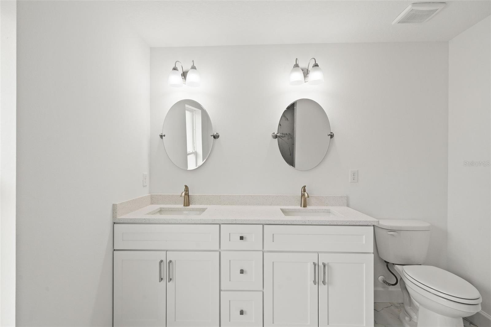 Listing photo id 42 for 14586 Mocking Wren Road