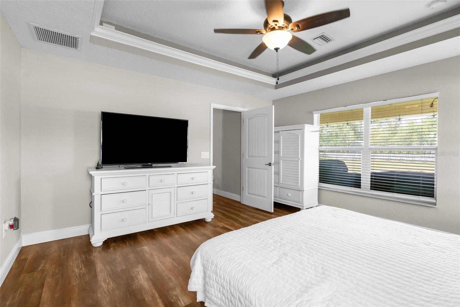 Listing photo id 11 for 12026 Penguin Avenue