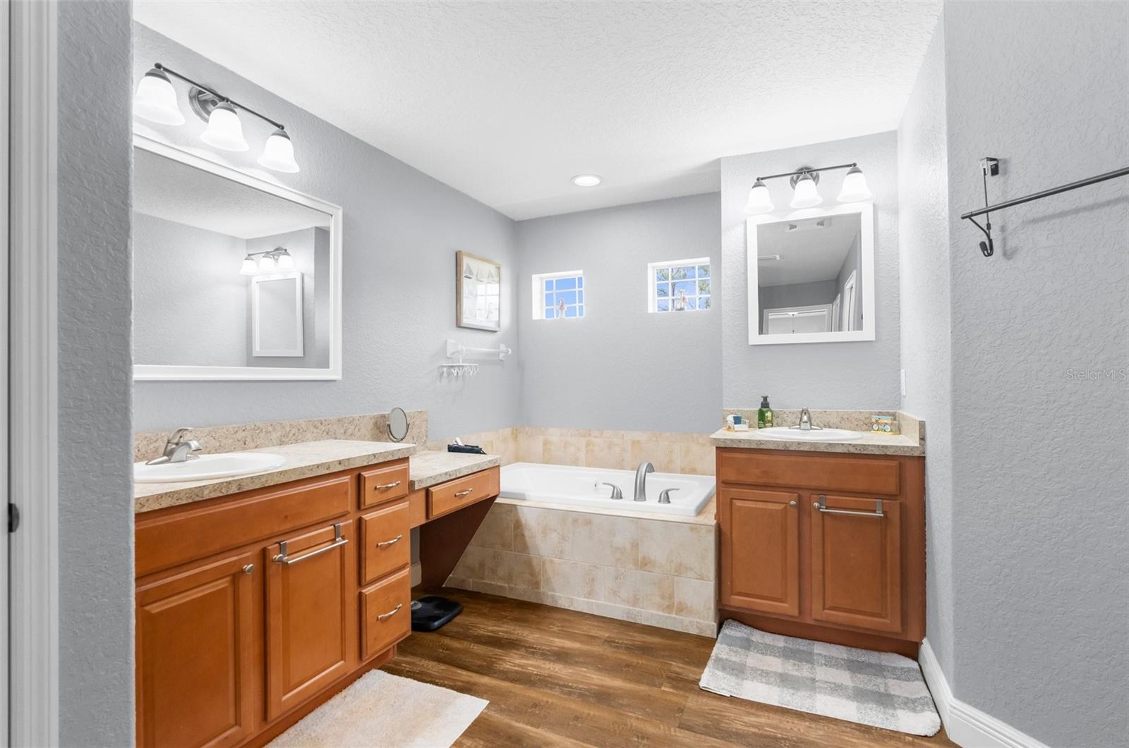 Listing photo id 12 for 12026 Penguin Avenue