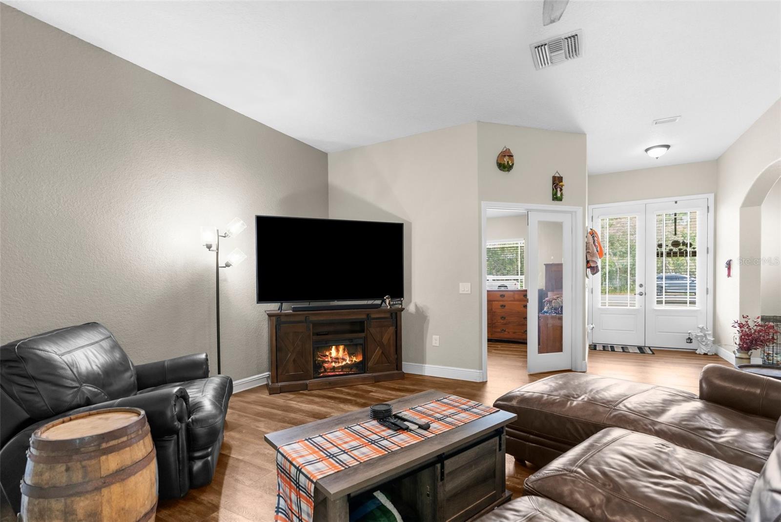 Listing photo id 4 for 12026 Penguin Avenue