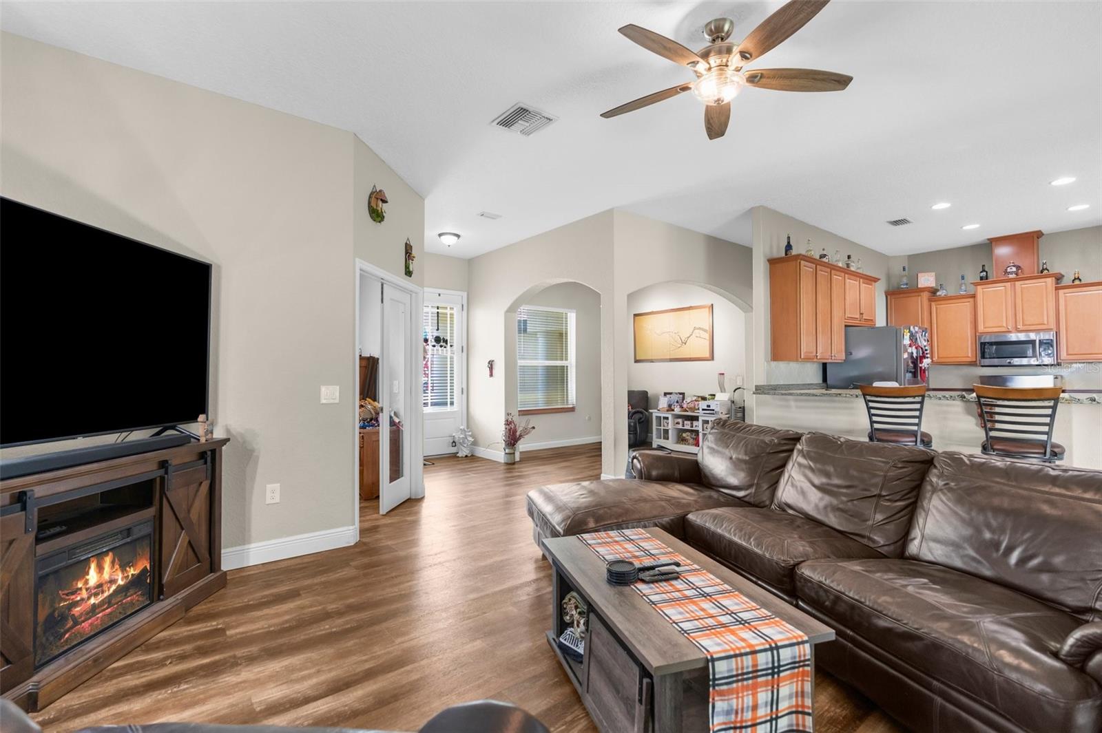 Listing photo id 5 for 12026 Penguin Avenue