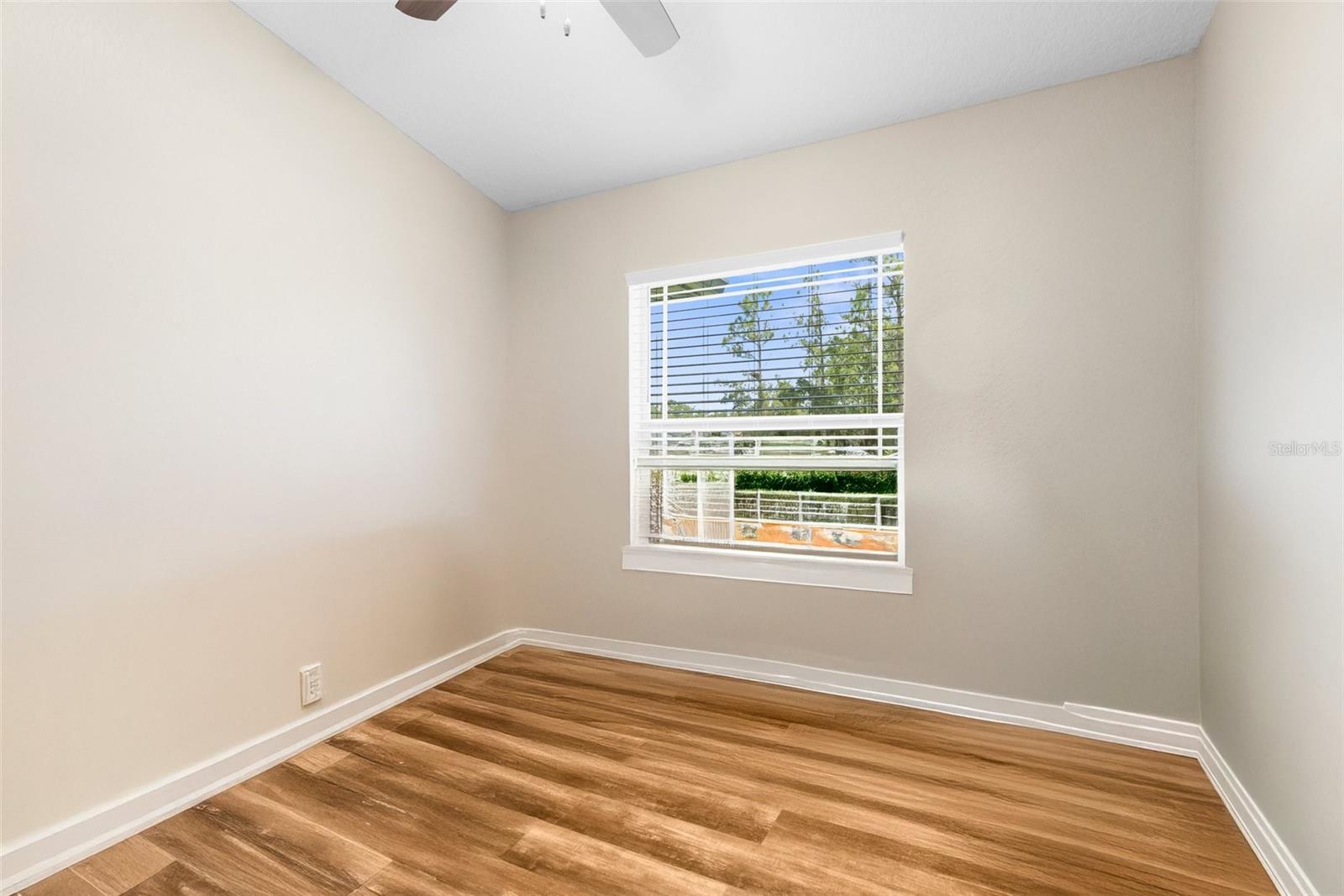 Listing photo id 6 for 12026 Penguin Avenue