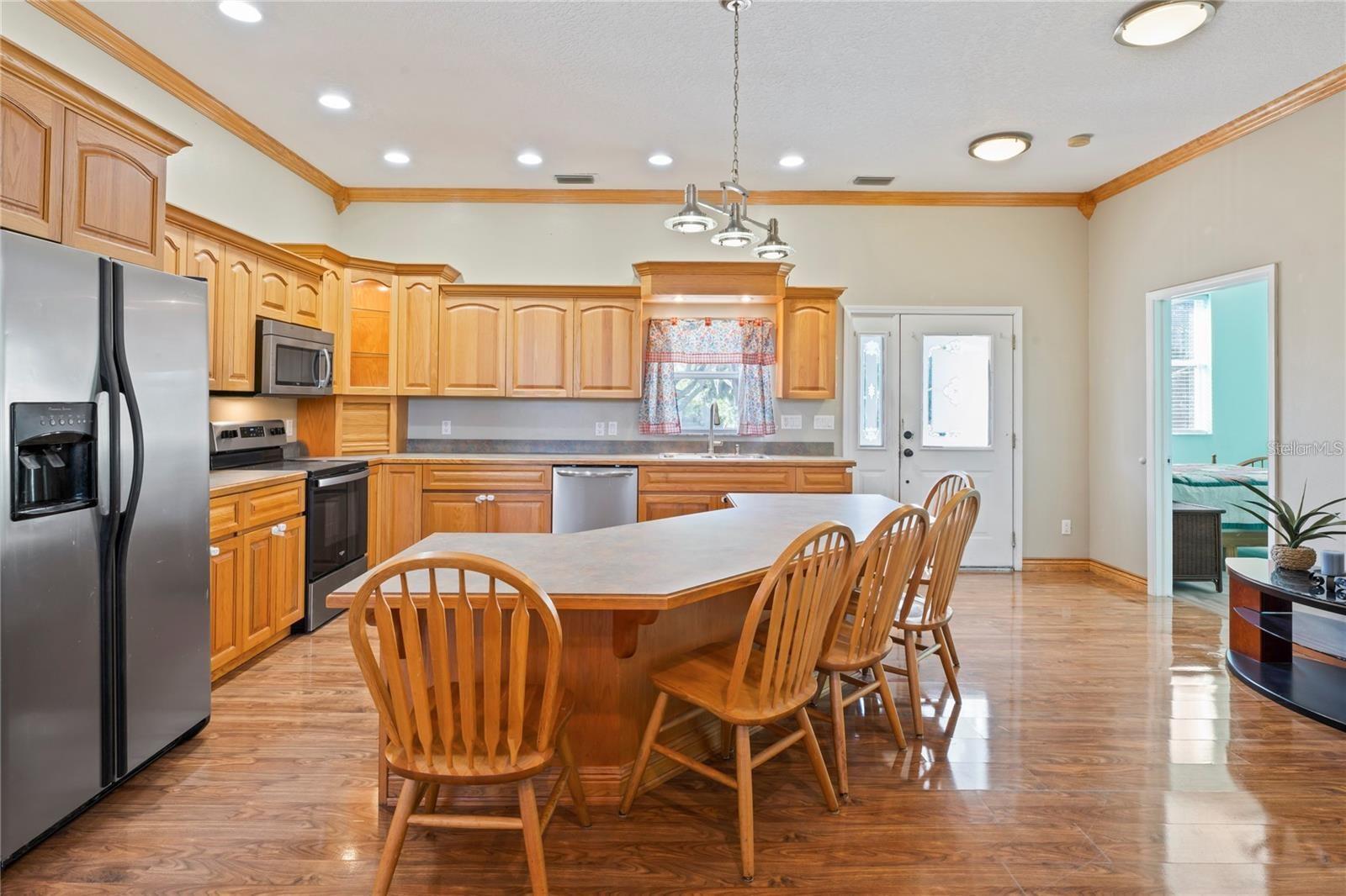 Image 11 of 47 For 6131 Central Avenue