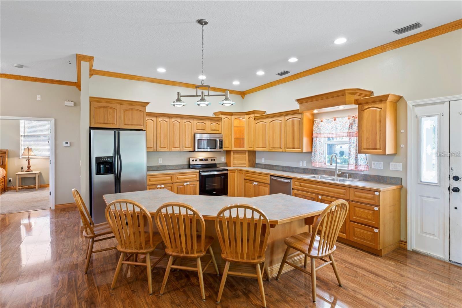 Image 12 of 47 For 6131 Central Avenue