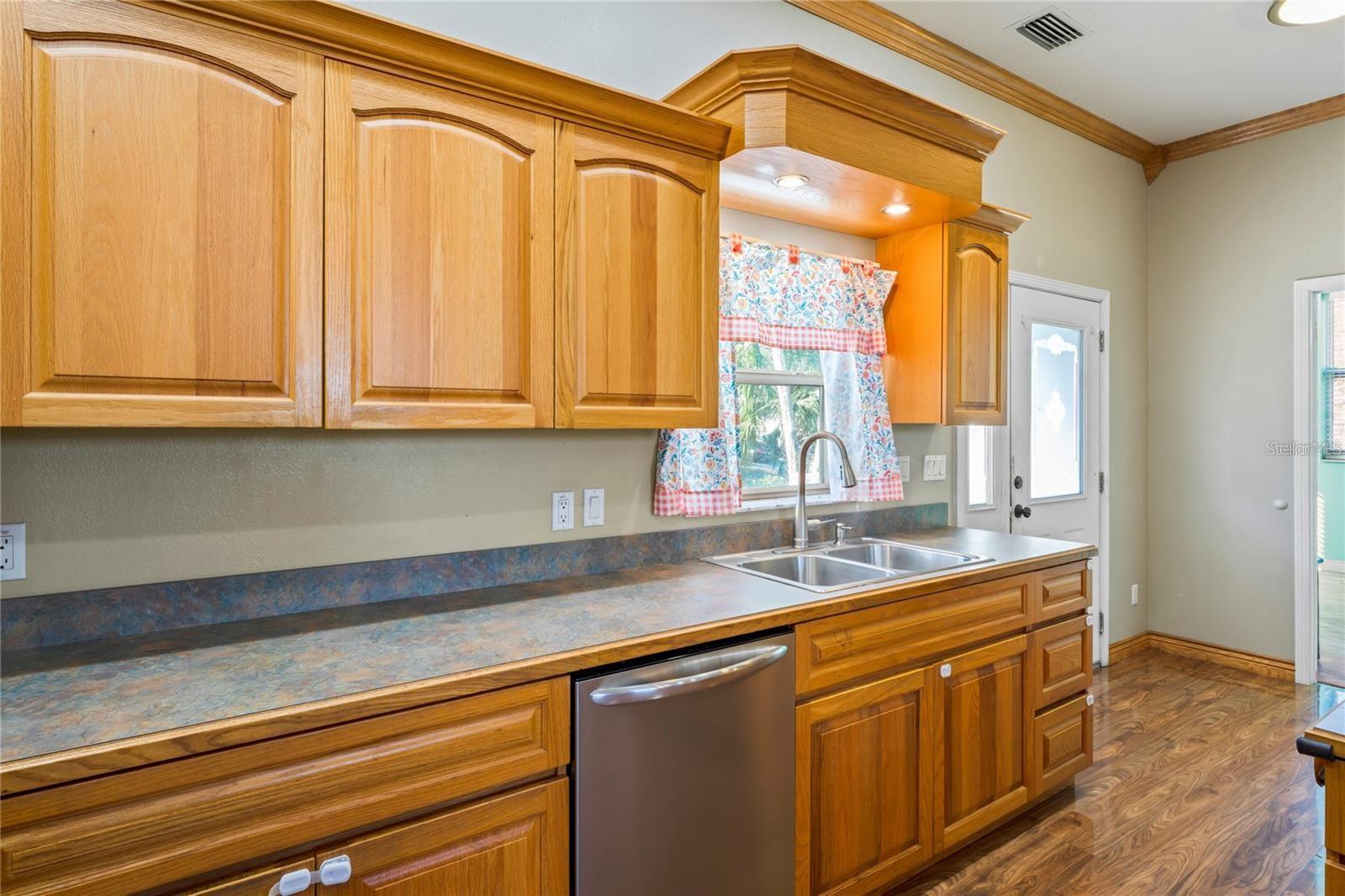 Image 14 of 47 For 6131 Central Avenue