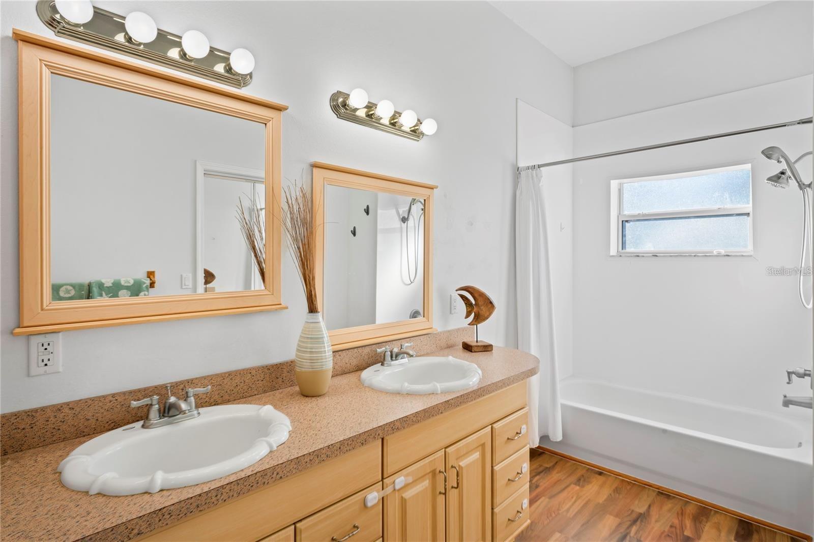 Image 21 of 47 For 6131 Central Avenue